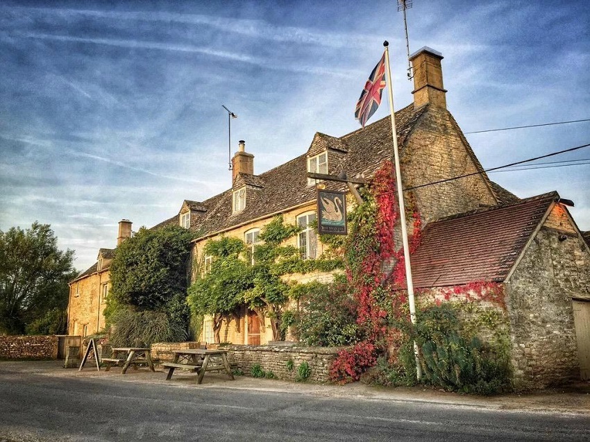 the swan inn R