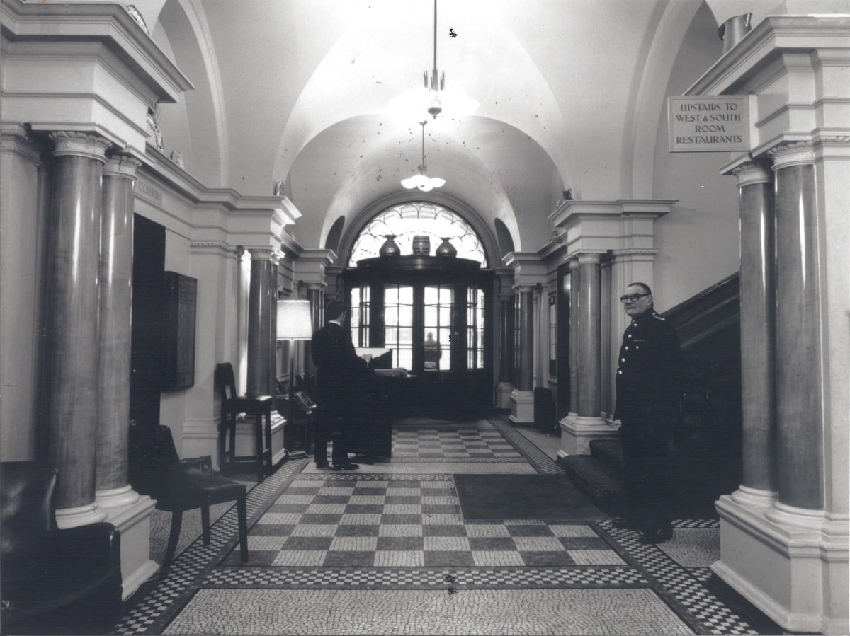 (PHCsi-13) Reception and Main Hall c1989-min