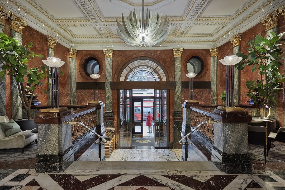 london-2017-hotel-lobby-entrance-min