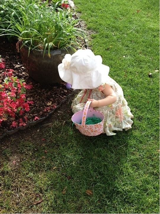 Easter girl-min