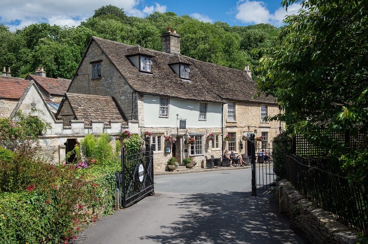 Castle Inn - Gate View - Exterior-min