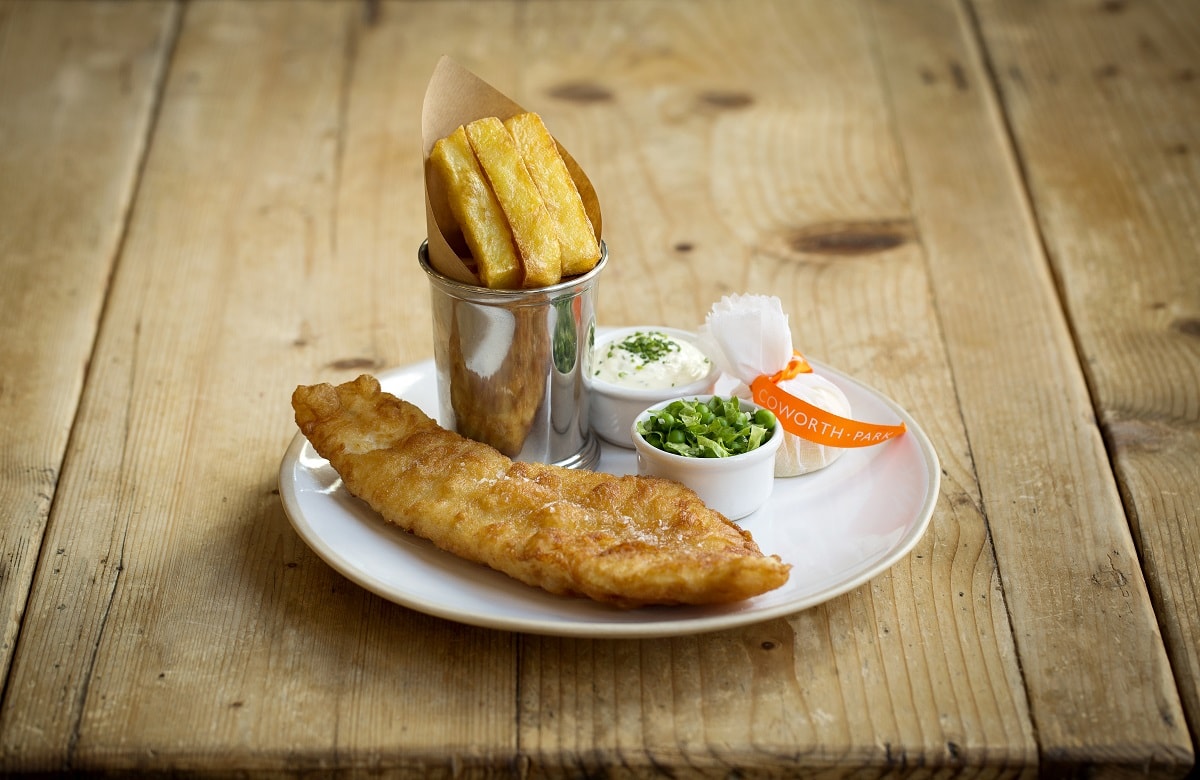 Coworth Park-The Barn-Ascot Ale battered haddock chunky chips and minted peas-highres (1)-min